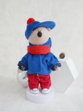 Мишка в синей куртке с красным шарфом в кепке