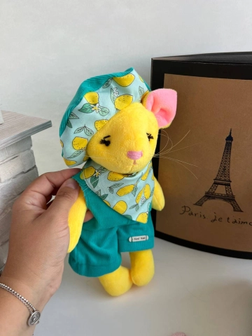 Котики желтые в комбинезоне